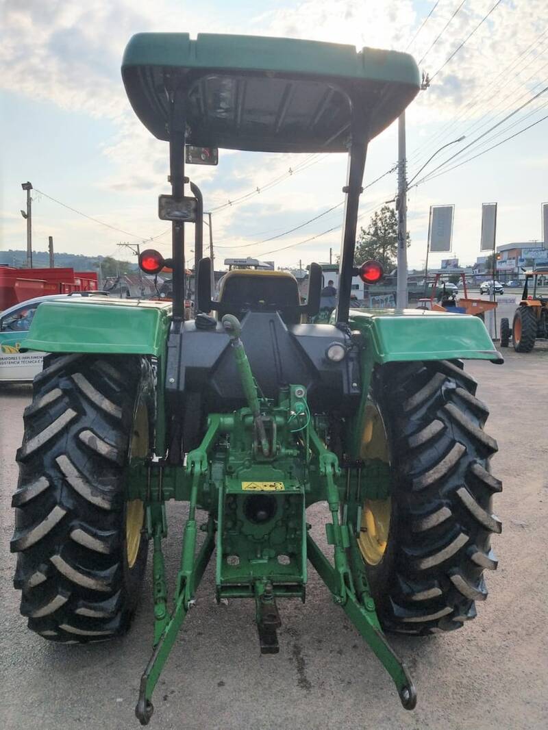 TRATOR JOHN DEERE 5303 - 4X4 - ANO 2010 - VENDIDO